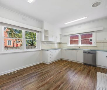 Charming Soldiers Hill Home with Modern Comforts - Photo 4