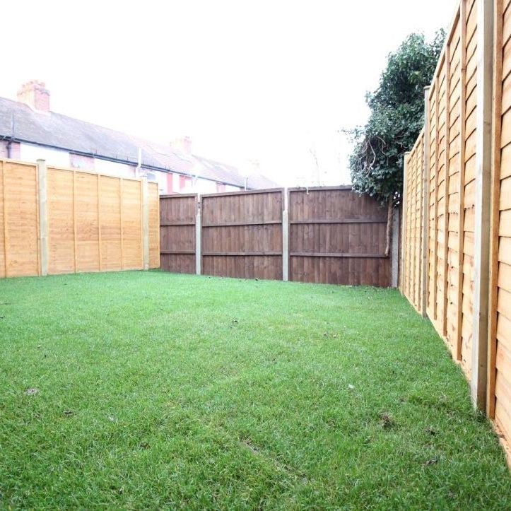 Regina Road, Southall - Photo 1