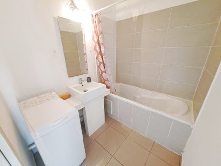 Location Appartement 2 pièces 42m² ST DENIS 97490 - Photo 5