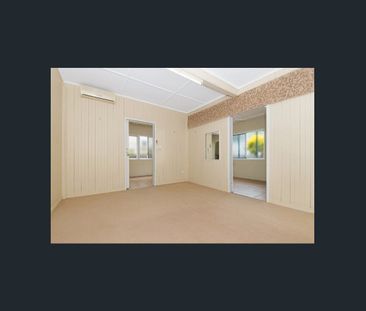 Only a stones throw to The Strand! - Photo 4