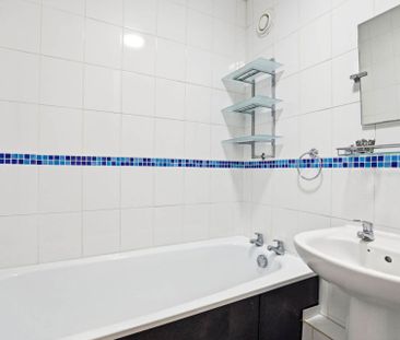 Guide Price £2,200 pcm - Available 15/11/2025 - Unfurnished - Photo 2