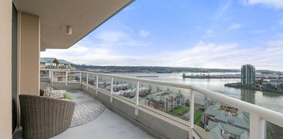 "Home in the Sky" Penthouse Apartment | Renovated 2 bed + den | 3 bath - Photo 2