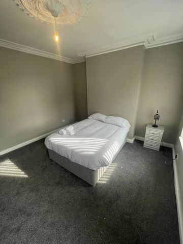 239 Springfield Road, Room 4, Belfast BT127DD - Photo 2