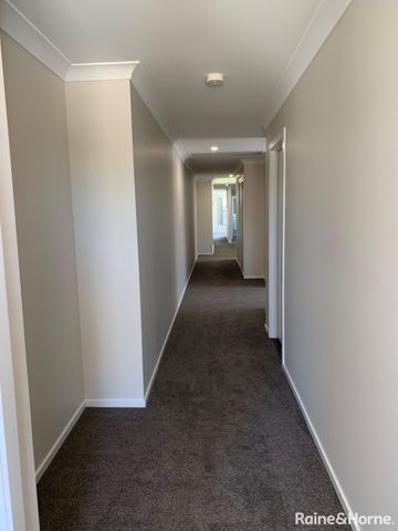 Quiet Location 4 Bedroom Duplex - Photo 4