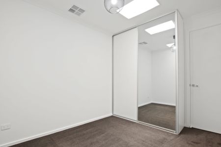 Light-Filled Modern Townhouse with 6.6kW Solar in a Prime Lifestyle Location - Photo 5