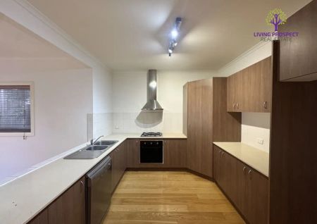 “Spacious Family Home” - Photo 4