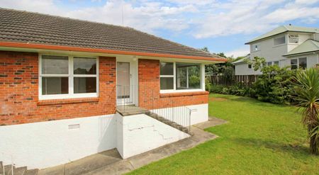 Tidy two bedroom unit - Photo 2