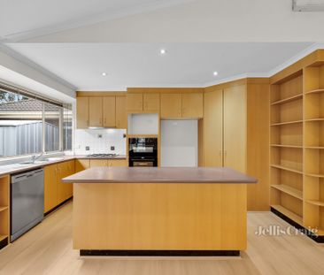 10 Chauncy Way, Lynbrook - Photo 5