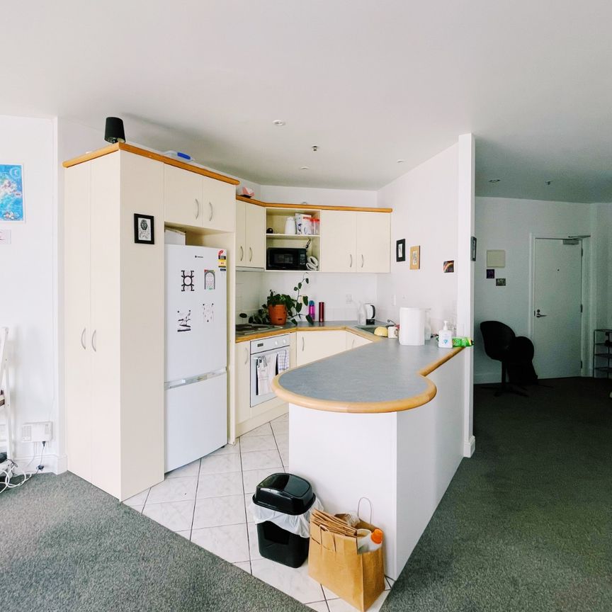 Spacious CBD Apartment - Photo 1