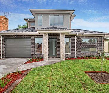 Charming Townhouse In Excellent Location - Photo 1