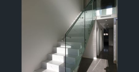 Stunning Family Residence - Photo 3