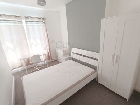 4 Bedroom Flat - Photo 2