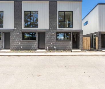 MANGERE BRIDGE, 3 BEDROOMS - Photo 2