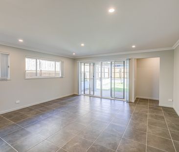 17 Graham Circuit, Logan Reserve QLD 4133 - House For Rent | Domain - Photo 5