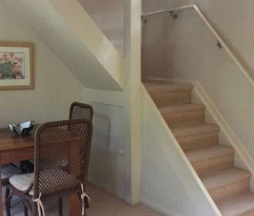 Charming Furnished Titirangi 2BR Retreat w/ Spa! - Photo 5