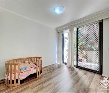 well maintained apartment with floor boards - Photo 2