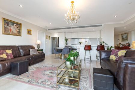 Premium Two-Bedroom Riverfront Residence - Photo 4