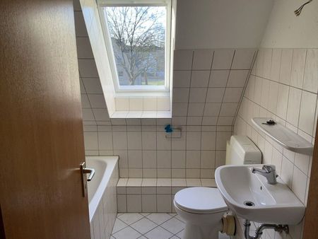 Helle und gemütliche 3-Raum-Dachgeschosswohnung zu vermieten !!! - Foto 3