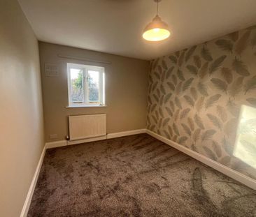 2 bedroom end of terrace house to rent - Photo 4