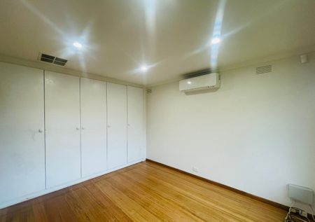 Perfectly Located Family Home in Central Tullamarine - Photo 5