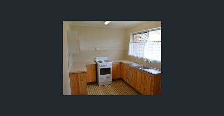 Two Bedroom Townhouse Close To Amenities - Photo 5