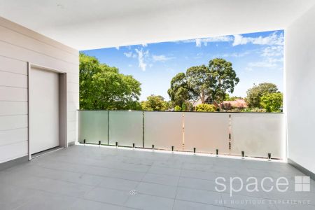 “Brand New sleek apartment” - Photo 4