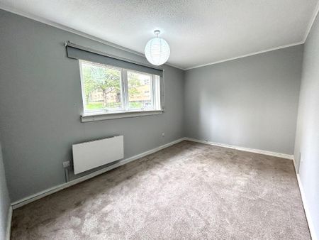 3 bedroom flat to rent - Photo 4
