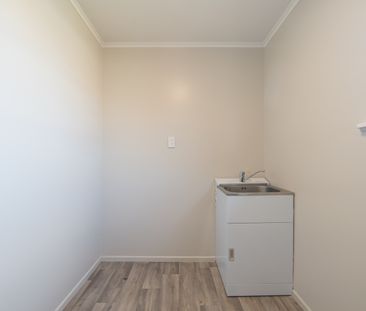 Charming 3-Bedroom Family Home in a Lovely Cul-de-Sac - Photo 3