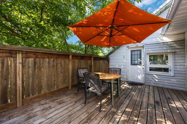 Charming All Inclusive Three Bedroom Apartment! - Photo 1