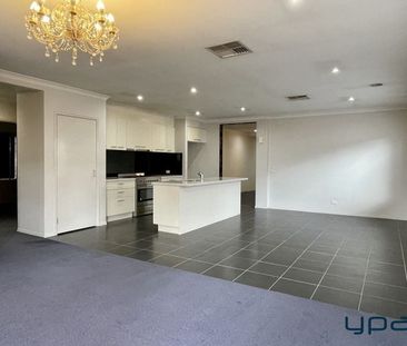 Family-Friendly Haven in Cranbourne West - Photo 2