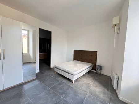 Location Appartement 3 pièces 95m² - Photo 3