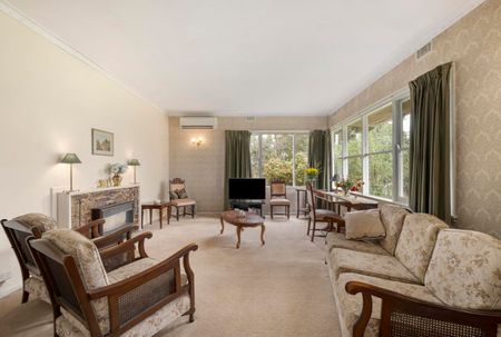 Comfortable Family Home with Flexible Living in Quiet Croydon Pocket - Photo 3