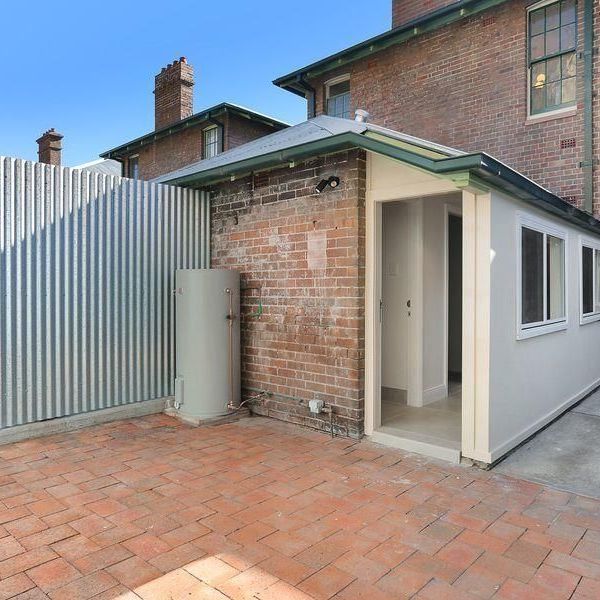 Chic renovated terrace a stone's throw from the rocks - Photo 1