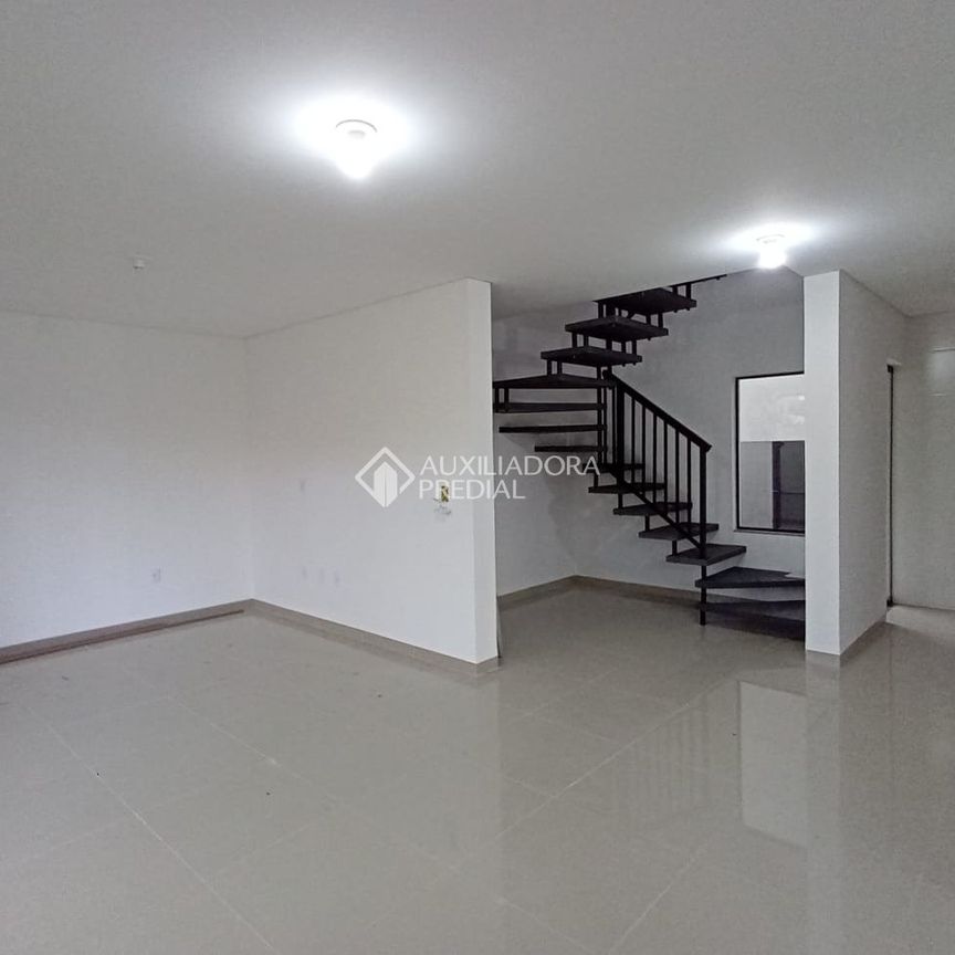 Casa com 3 quartos e 198m² para alugar em Campeche, Florianópolis. - Photo 1