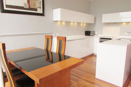 To Let 2 Bed Flat - Photo 3