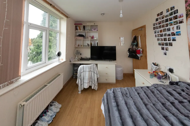 6 Bed - 2 St Chads View, Headingley, Leeds - LS6 3QA - Student - Photo 1