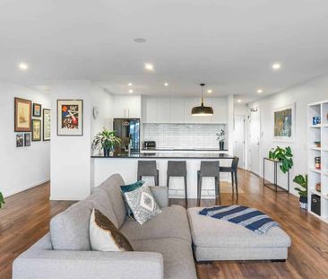 Welcome Home to Light, Luxury & Lifestyle – Yo... - Photo 4