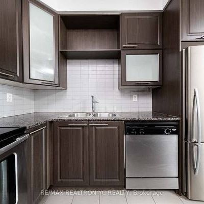 Sherbourne/Wellesley-Bright Spacious 1Bdrm+Den 1Bath & Locker - Photo 1