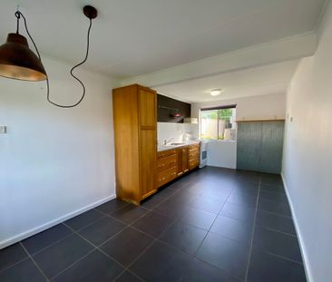 Convenient Location - 2 Bedrooms - 1 Bathroom - Photo 2