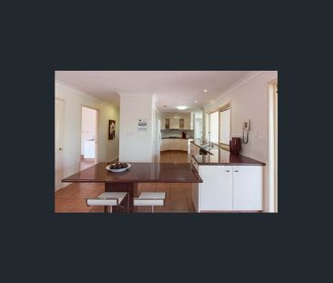 Spacious 5 Bedroom Family Home - Photo 6