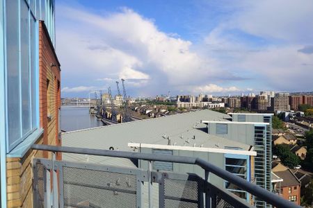 1 Bed Penthouse, Western Beach Apartments, E16 - Photo 5