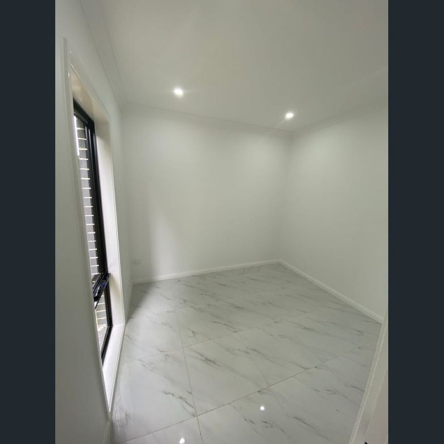 GRANNY AT A CONVENIENT LOCATION IN BLACKTOWN - Photo 1