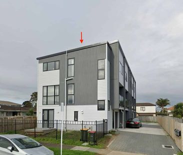 4 Bedrooms + Double Garage - Prime Location - Photo 3