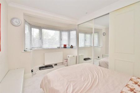 4 bedroom semi-detached bungalow to rent - Photo 5