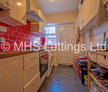 4 Bedroom Mid Terraced House for rent in Park View Road - Photo 5