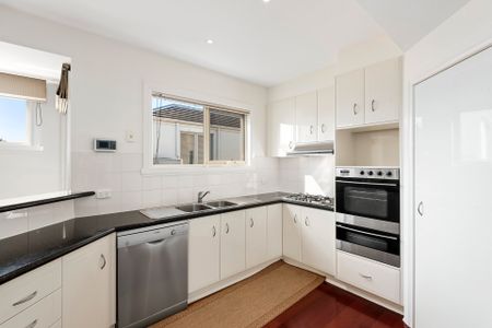 2/1 Cliff Street, Rippleside - Photo 2