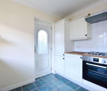 3 bedroom semi-detached house to rent - Photo 6