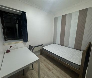 Room in a Shared Flat, Glasgow, G3 - Photo 2