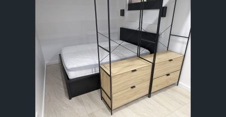 Newly renovated furnished studio apartment - Photo 2