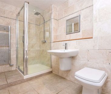 A well presented family home in the village of Kemsing - Photo 4